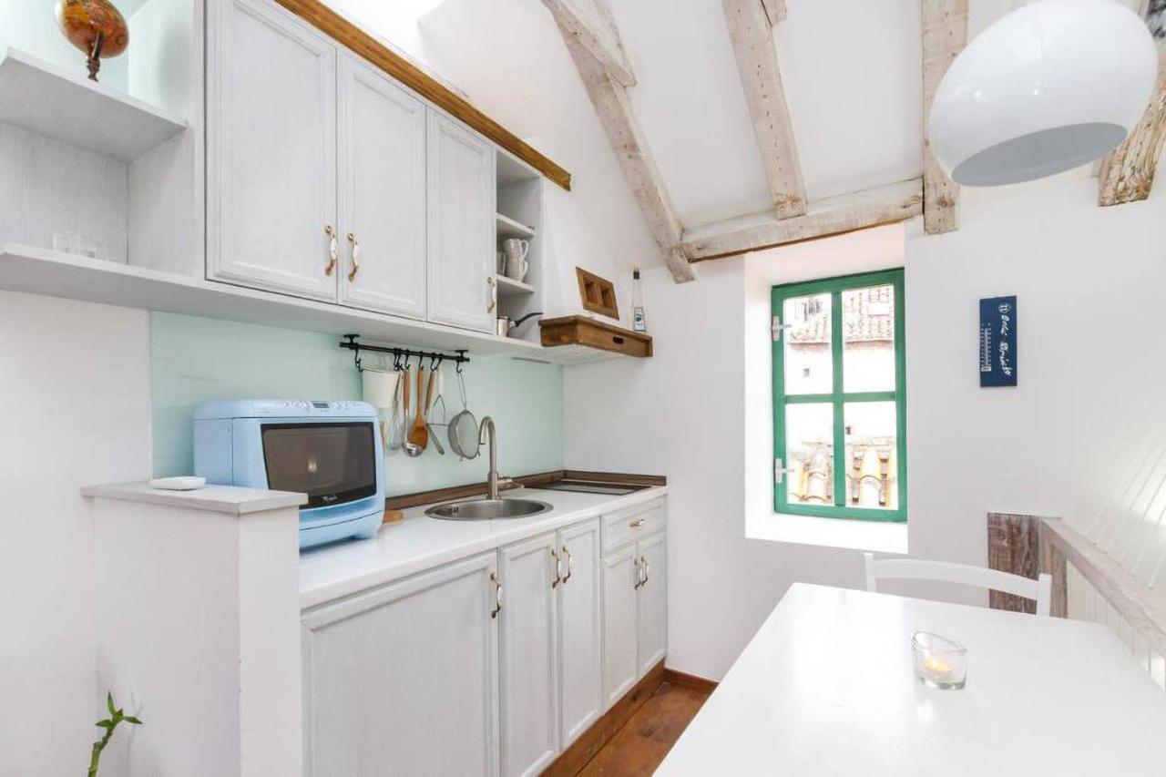 Charming Little House In Center Apartman